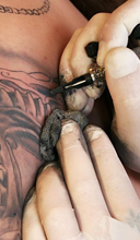 Cómo funciona la máquina de tatuajes