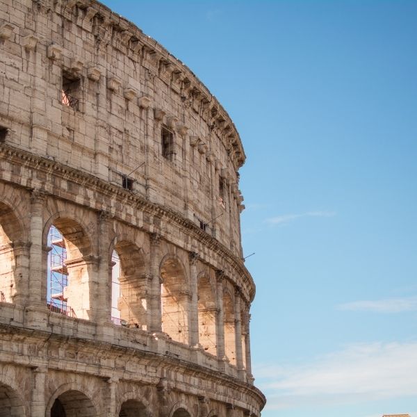 Foto del Coliseo romano, alusión a los escándalos sexuales que ahí hubo