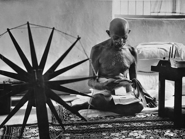 s11-historia-foto-Mahatma-Gandhi
