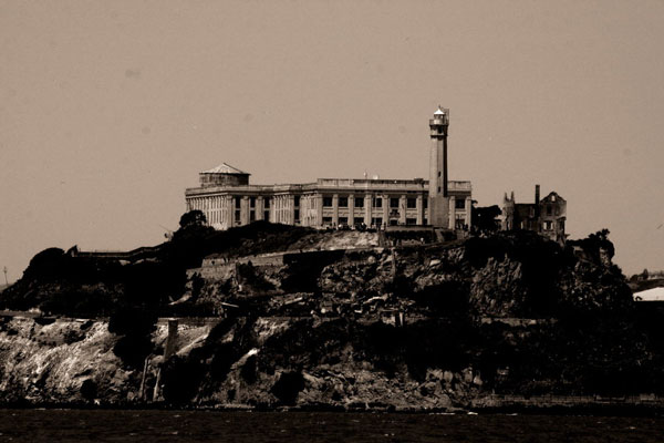 s34-historiafoto-alcatraz_prison_by_thecanarianempire-d4lcn73