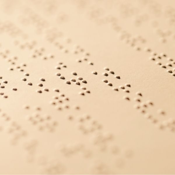 Poner puntos en relieve: el braille