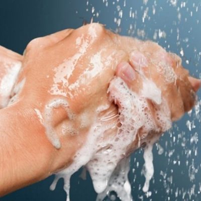 ¿Lavar o higienizar tus manos?