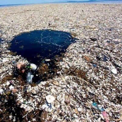 Podemos eliminar todo el plástico que inunda los océanos
